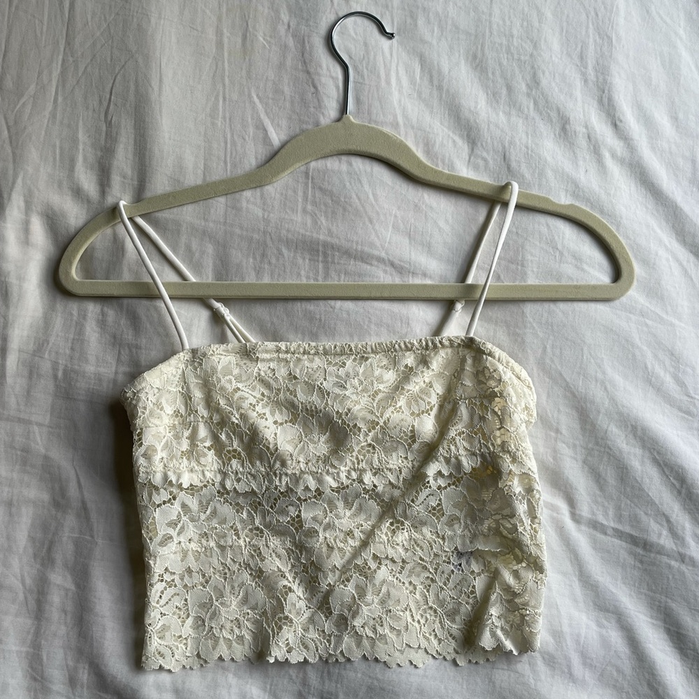 URBAN OUTFITTERS LACE CROP TOP